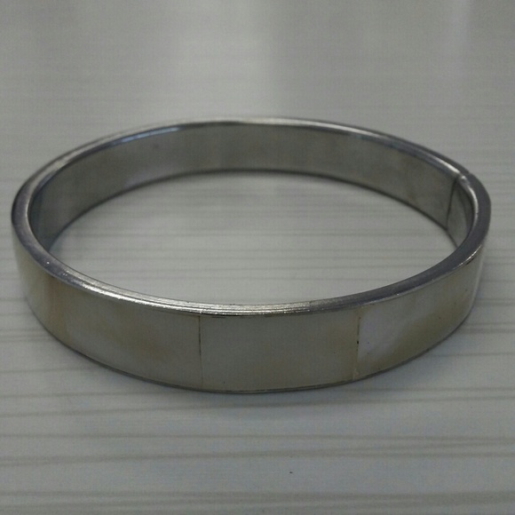 Vintage mother of pearl inlay bangle - Picture 3 of 4